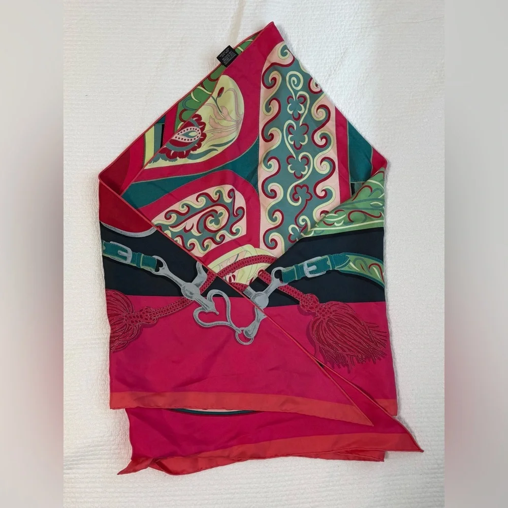 Hermes Pattern Triangular Scarf [OS] - Picture 2 of 8
